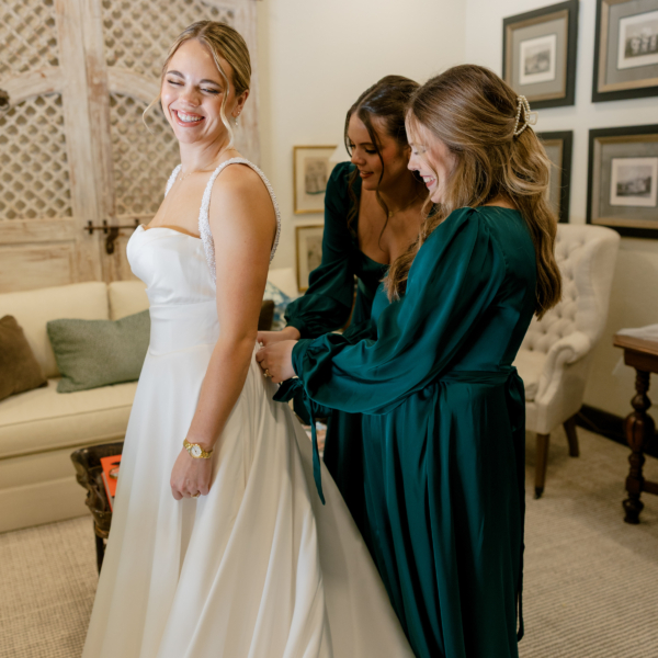 bride getting ready bridal suite la hacienda snow hill - Bridal Lounge bride getting ready bridal suite la hacienda snow hill