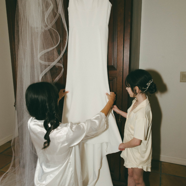 la hacienda snow hill bride getting ready wedding dress preparation