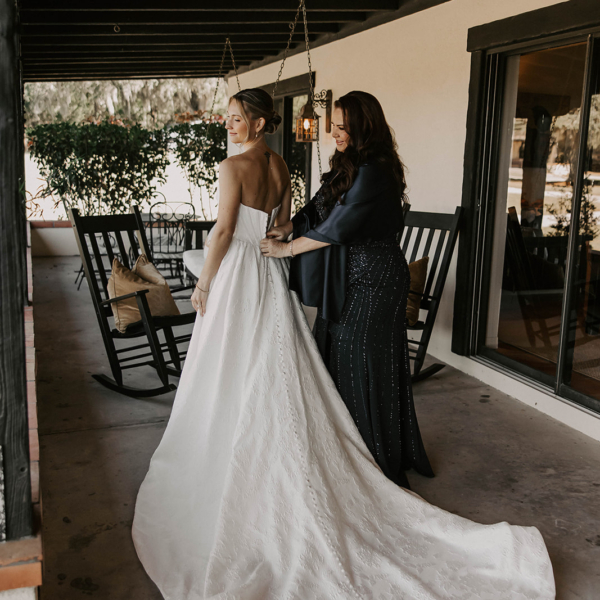 la hacienda snow hill bride getting ready wedding preparation