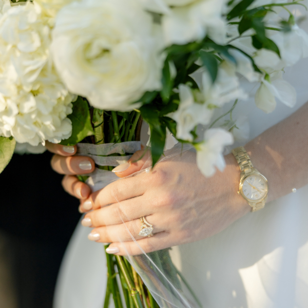 la hacienda snow hill bride white bouquet wedding details